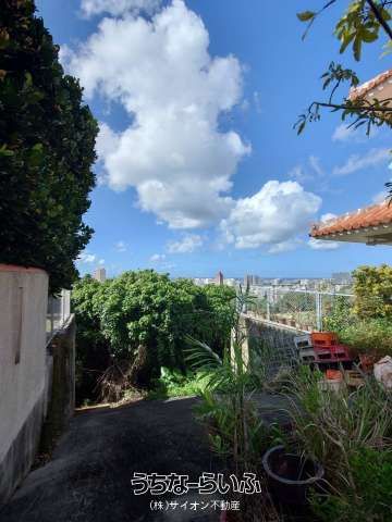 1082 sqm Land with Ocean Views for Sale in Chatan, Okinawa - Thumbnail 4