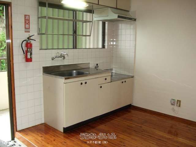 2DK Apartment for Rent in Urasoe City, Okinawa - Ayumi-so 301 - Thumbnail 4
