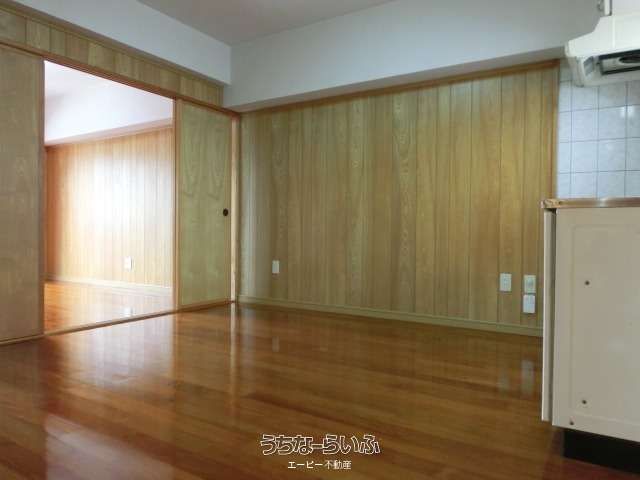 Co-op Miyagi 401: 2DK Apartment for Rent in Yomitan, Okinawa - Thumbnail 3