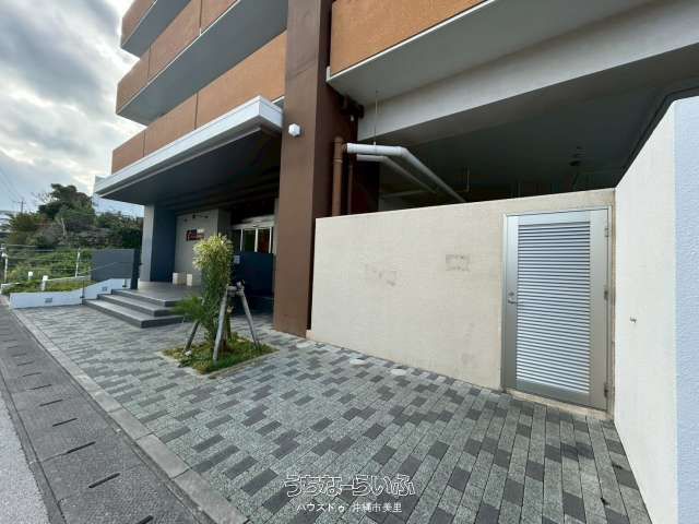 2LDK Condo with Sea View in Okinawa City | 84.12 sqm - Thumbnail 4