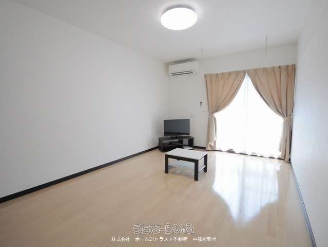 Leonext Ma 205: Furnished 1K Apartment for Rent in Okinawa City - Thumbnail 2