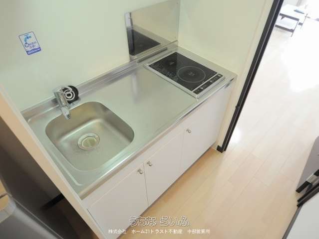 Leonext Ma 205: Furnished 1K Apartment for Rent in Okinawa City - Thumbnail 4