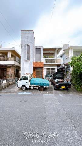 Ginowan City Two-Story House for Sale with Rental Income Potential - Thumbnail 2
