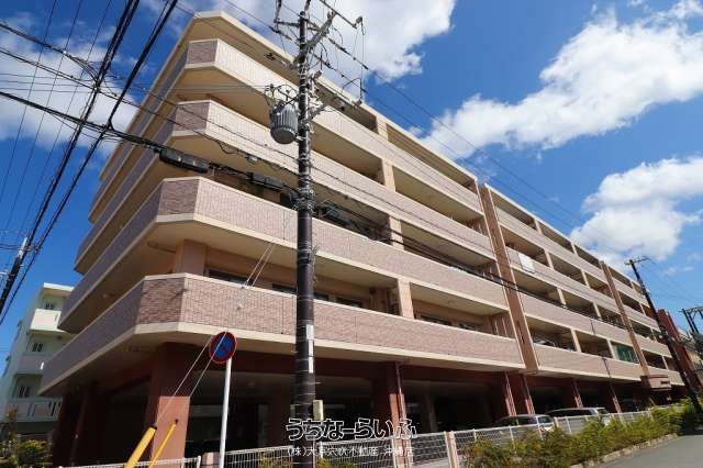 4LDK Corner Apartment for Sale in Naha Shin-Toshin, Okinawa - Thumbnail 3