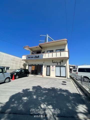 Uruma City Mixed-Use Property with Shop Rentals & Vacant Residence - Thumbnail 2