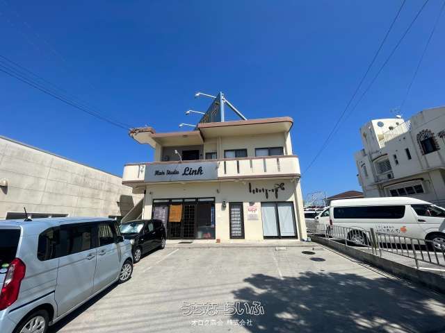 Uruma City Mixed-Use Property with Shop Rentals & Vacant Residence - Thumbnail 3