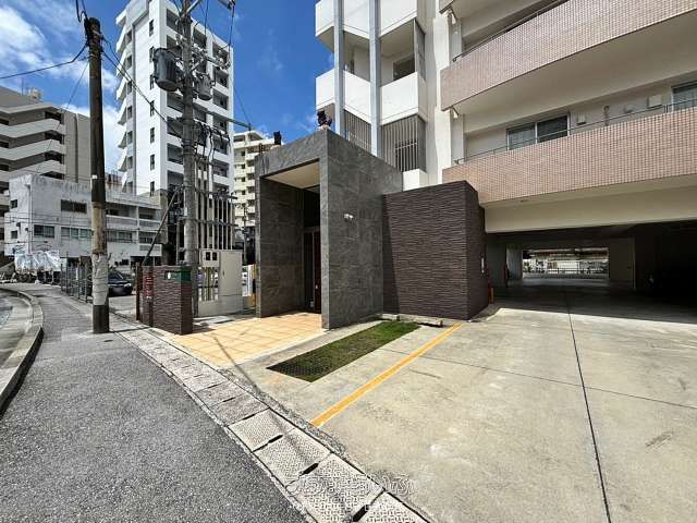 Bears Court Asato Station 2LDK Apartment for Sale in Naha - Thumbnail 2