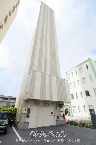 Riverside Kamihara 1004: 1DK Apartment for Rent in Naha, Okinawa - Thumbnail 2