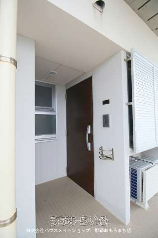 Riverside Kamihara 1004: 1DK Apartment for Rent in Naha, Okinawa - Thumbnail 3