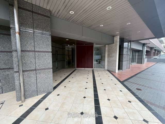 Top-Floor 4LDK Apartment with Roof Terrace in Naha Omoromachi - Thumbnail 3