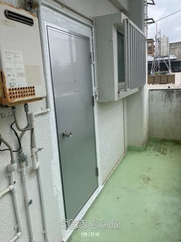 1DK Apartment for Rent in Naha, Okinawa - Spacious 10 Mat Room - Thumbnail 2
