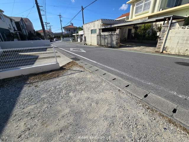 Large 1198 sqm Land Plot for Sale in Yomitan Village, Okinawa - Thumbnail 2