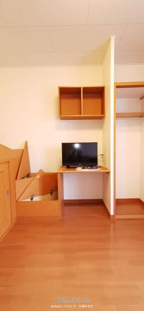 Leopalace Fleurir 204: Furnished 1K Apartment for Rent in Okinawa City - Thumbnail 2