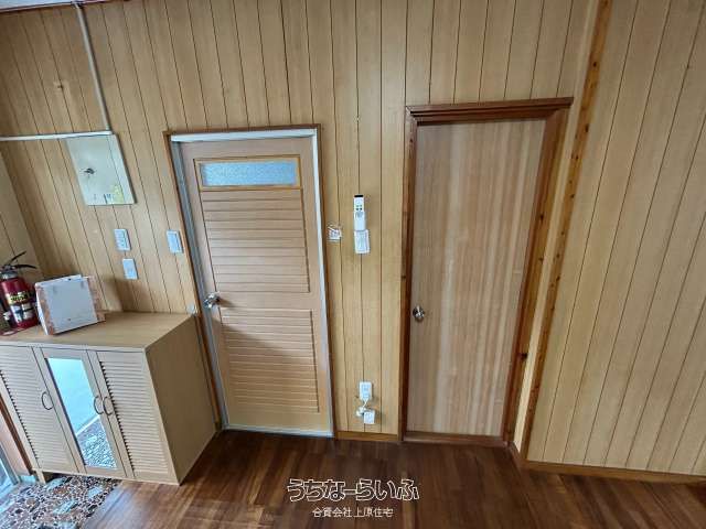 2DK Apartment for Rent in Naha, Okinawa with Free Parking - Thumbnail 3