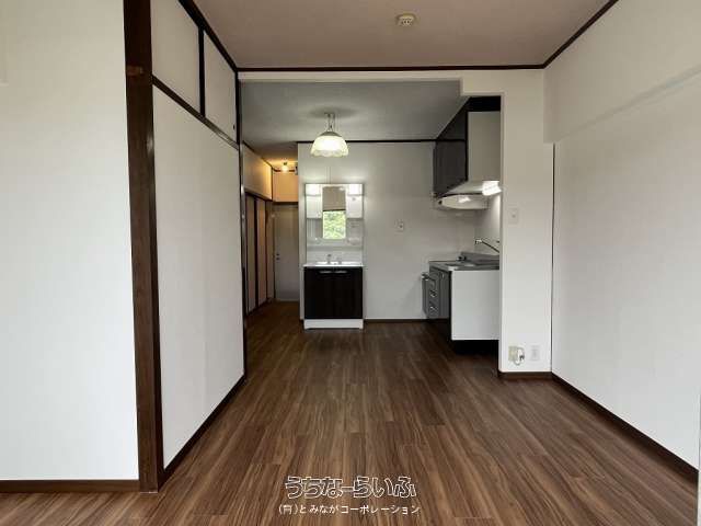 Renovated 2LDK Apartment for Sale in Naha, Okinawa - Thumbnail 4