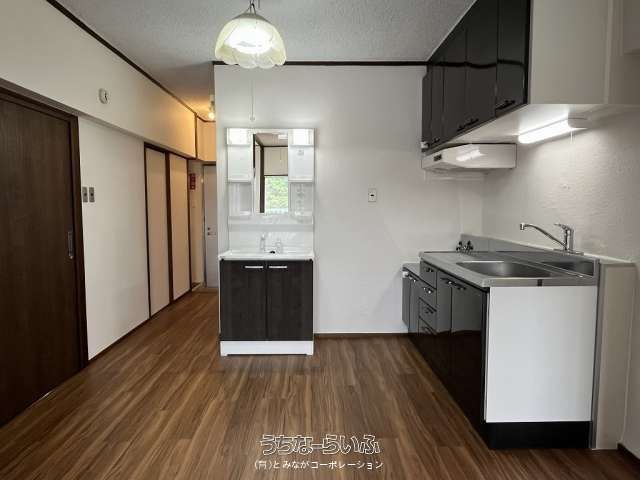 Renovated 2LDK Apartment for Sale in Naha, Okinawa - Thumbnail 3