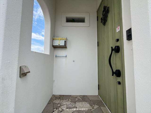 Commercial Unit for Rent in Uruma City, Okinawa - Loutus 2F - Thumbnail 2