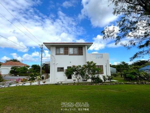 Ocean View 2LDK Villa in Miyakojima Resort with Large Garden - Thumbnail 2