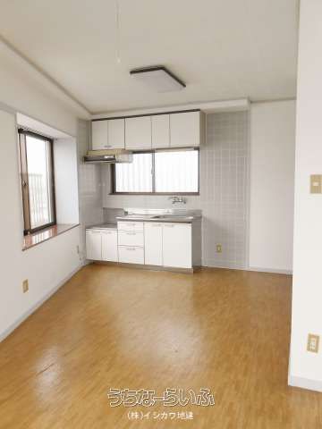 Hitsu Akane 302: 1R Apartment with Sea View in Ginowan, Okinawa - Thumbnail 4