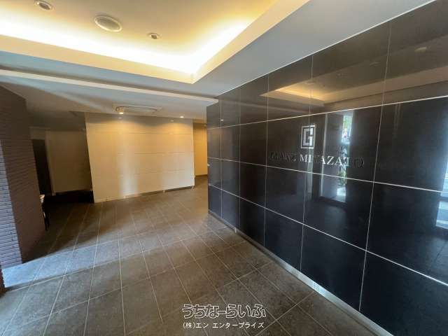 Granz Miyazato 401: 3LDK Corner Apartment in Okinawa City - Thumbnail 4
