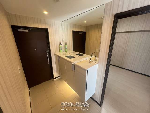 Granz Miyazato 401: 3LDK Corner Apartment in Okinawa City - Thumbnail 3