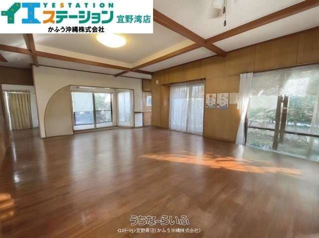 5LDK Family House with Parking in Ginowan, Okinawa - Thumbnail 2