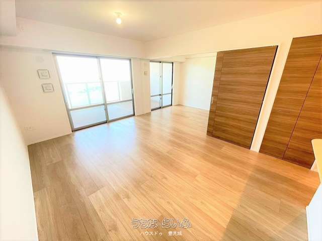 Ocean View 2LDK Apartment in Tomigusuku, Okinawa - Thumbnail 3