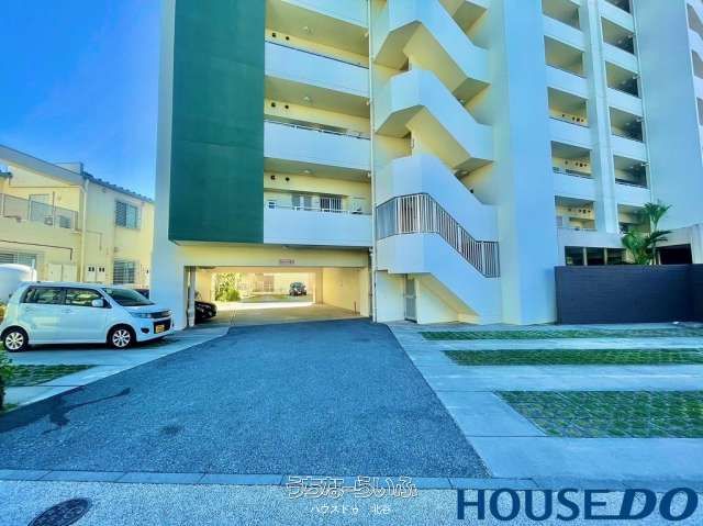 Bears Court Kuwae Sunlife 5--: 2LDK Condo in Chatan, Okinawa - Thumbnail 4