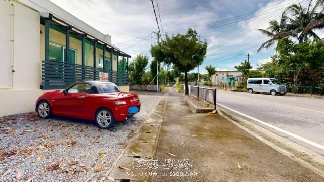 Spacious 2LDK Concrete Block Home on Flat Land in Ishigaki - Thumbnail 2