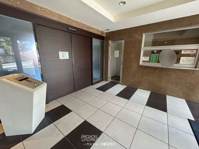 95sqm 4LDK Apartment with Balcony in Ginowan City, Okinawa - Thumbnail 3