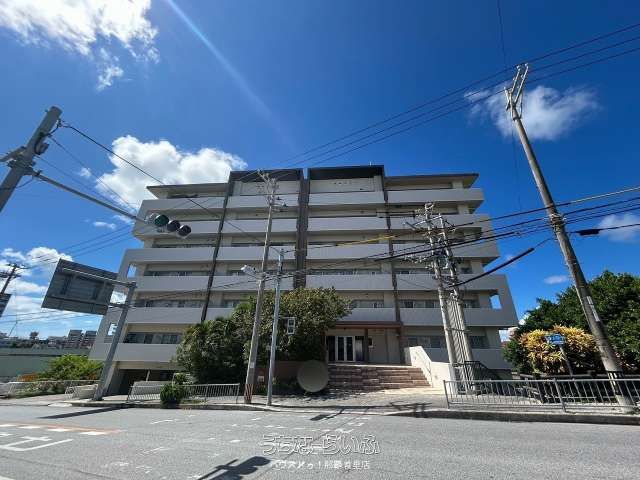 95sqm 4LDK Apartment with Balcony in Ginowan City, Okinawa - Thumbnail 2