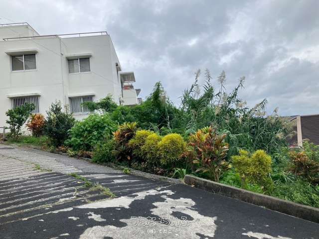 Sloping Residential Land Plot for Sale in Naha City, Okinawa - Thumbnail 2