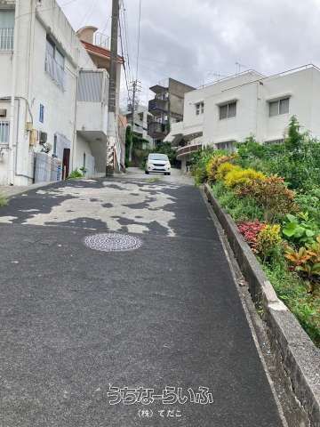 Sloping Residential Land Plot for Sale in Naha City, Okinawa - Thumbnail 3
