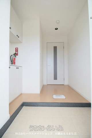3LDK Pet-Friendly Apartment for Rent in Okinawa City - Thumbnail 4