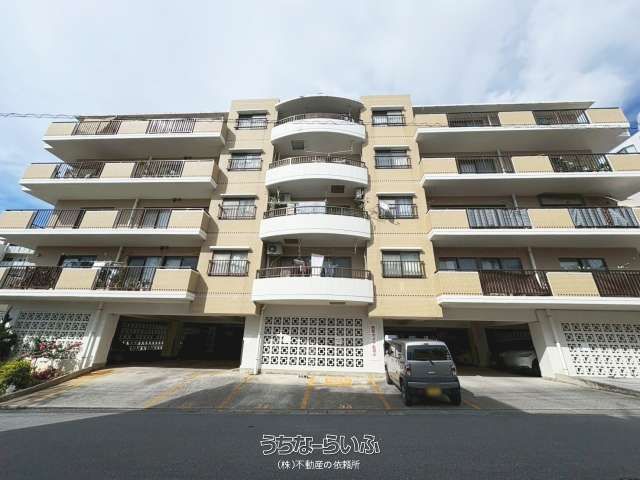 Renovated 3LDK Apartment in Angelheim Tomigusuku Castle Park - Thumbnail 2
