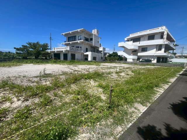 720.71㎡ Rental Land in Awase, Okinawa City - Ideal for Parking/Yard - Thumbnail 2