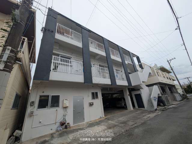 Awase 5-Chome Apartment Building for Sale in Okinawa City - Thumbnail 2