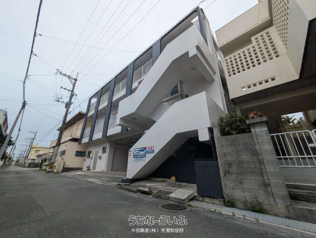 Awase 5-Chome Apartment Building for Sale in Okinawa City - Image 1
