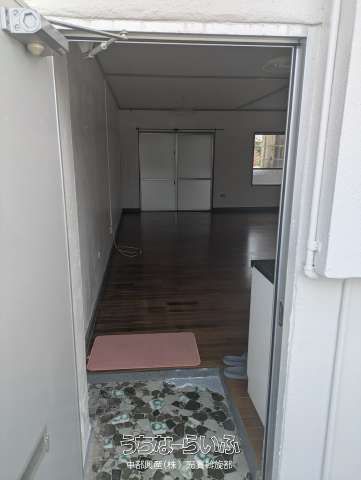 Awase 5-Chome Apartment Building for Sale in Okinawa City - Thumbnail 4