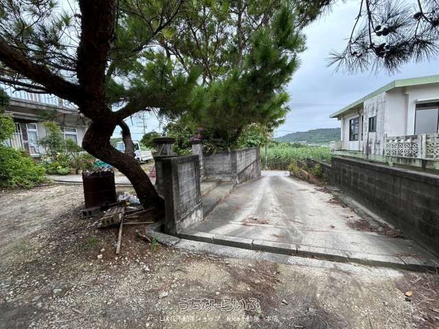 913m² Land for Sale in Nanjo City, Okinawa | Corner Plot - Thumbnail 2