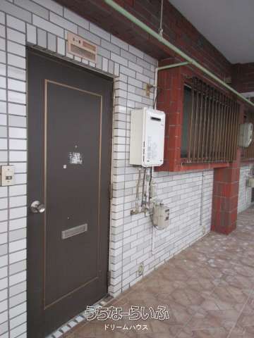 Maison Castle 3-B: 2LDK Apartment for Rent in Nishihara, Okinawa - Thumbnail 2