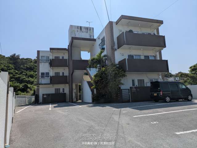 La Fleur Apartment Building for Sale in Uruma, Okinawa - Thumbnail 2