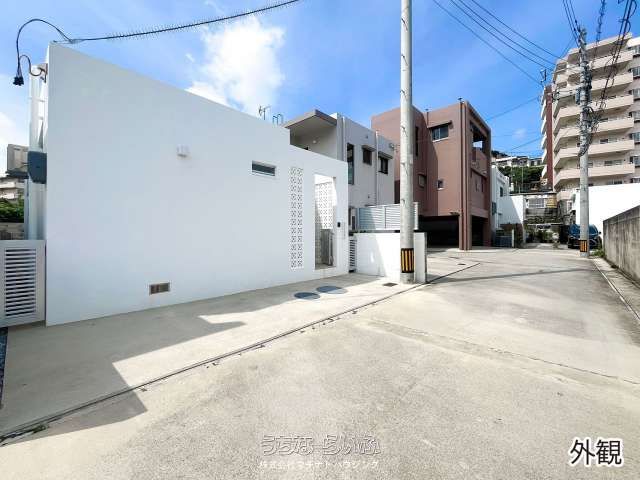 Modern 2LDK RC House in Urasoe, Okinawa with Patio - Thumbnail 3