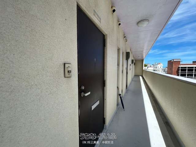 Fuji Building 502: 1K Apartment for Rent in Naha City, Okinawa - Thumbnail 2