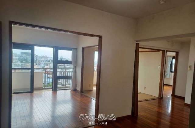 3LDK Apartment for Sale in Naha with Ocean Views - Lions Mansion Takara - Thumbnail 4