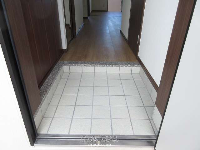 Comfort Ryu 103: 3DK Apartment for Rent in Itoman, Okinawa - Thumbnail 2