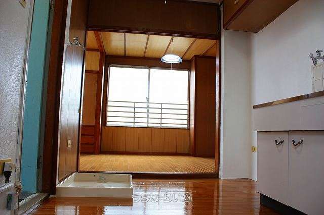 Daiko Building 402: 1R Apartment for Rent in Naha, Okinawa - Thumbnail 2