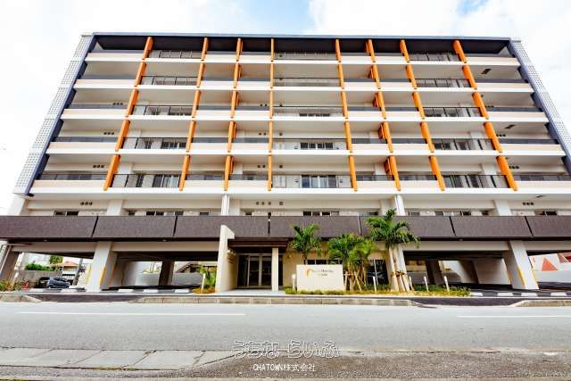 Modern 18-Unit Apartment Building for Sale in Sunabe, Chatan, Okinawa - Thumbnail 3