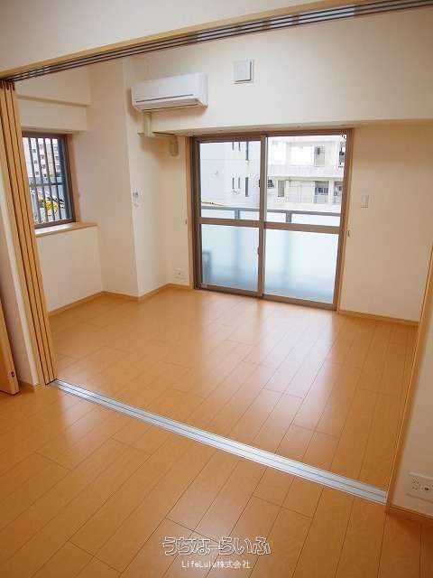 1DK Apartment for Rent in Naha City, Okinawa - Near Asahibashi Station - Thumbnail 3