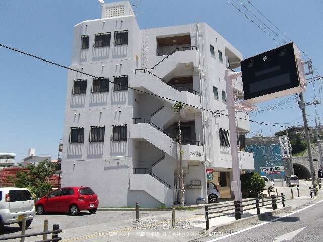 1LDK Corner Apartment for Rent in Naha, Shikina - Thumbnail 3